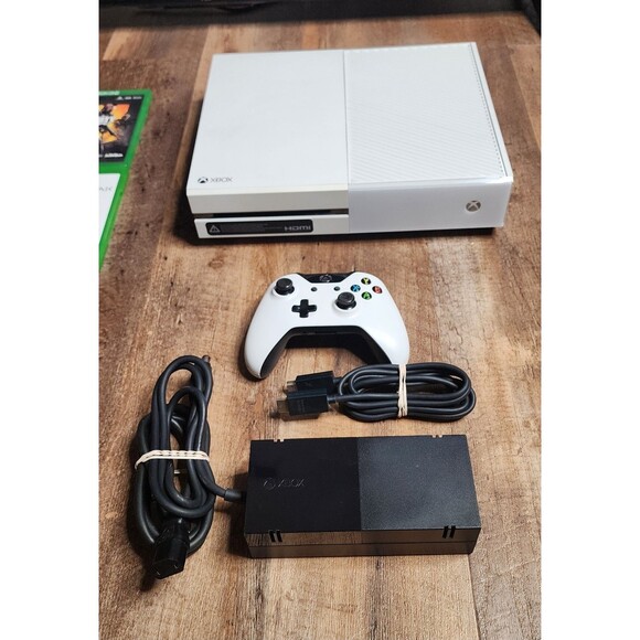 Xbox One White Console, Charger & Controller Special Edit Quantum Break (7Games) - Picture 1 of 16